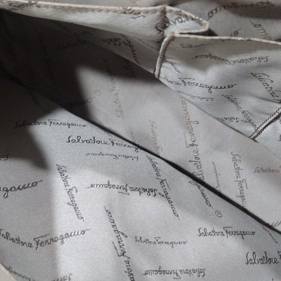 Authentic Salvatore Ferragamo Tan Tote Bag, 3 Compartments Magnetic Snap Closure - Picture 11 of 15